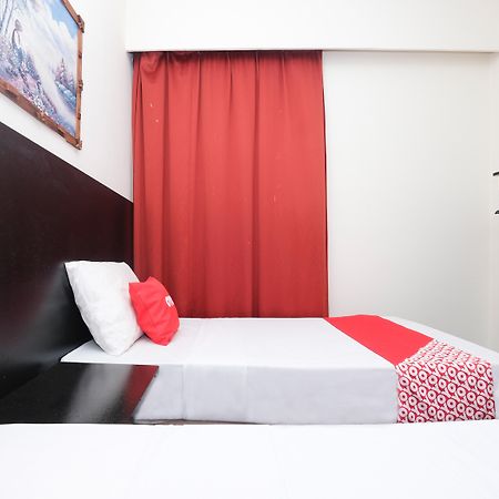 Hotel Sri Sutra - Sungai Buloh Petaling Jaya Bagian luar foto