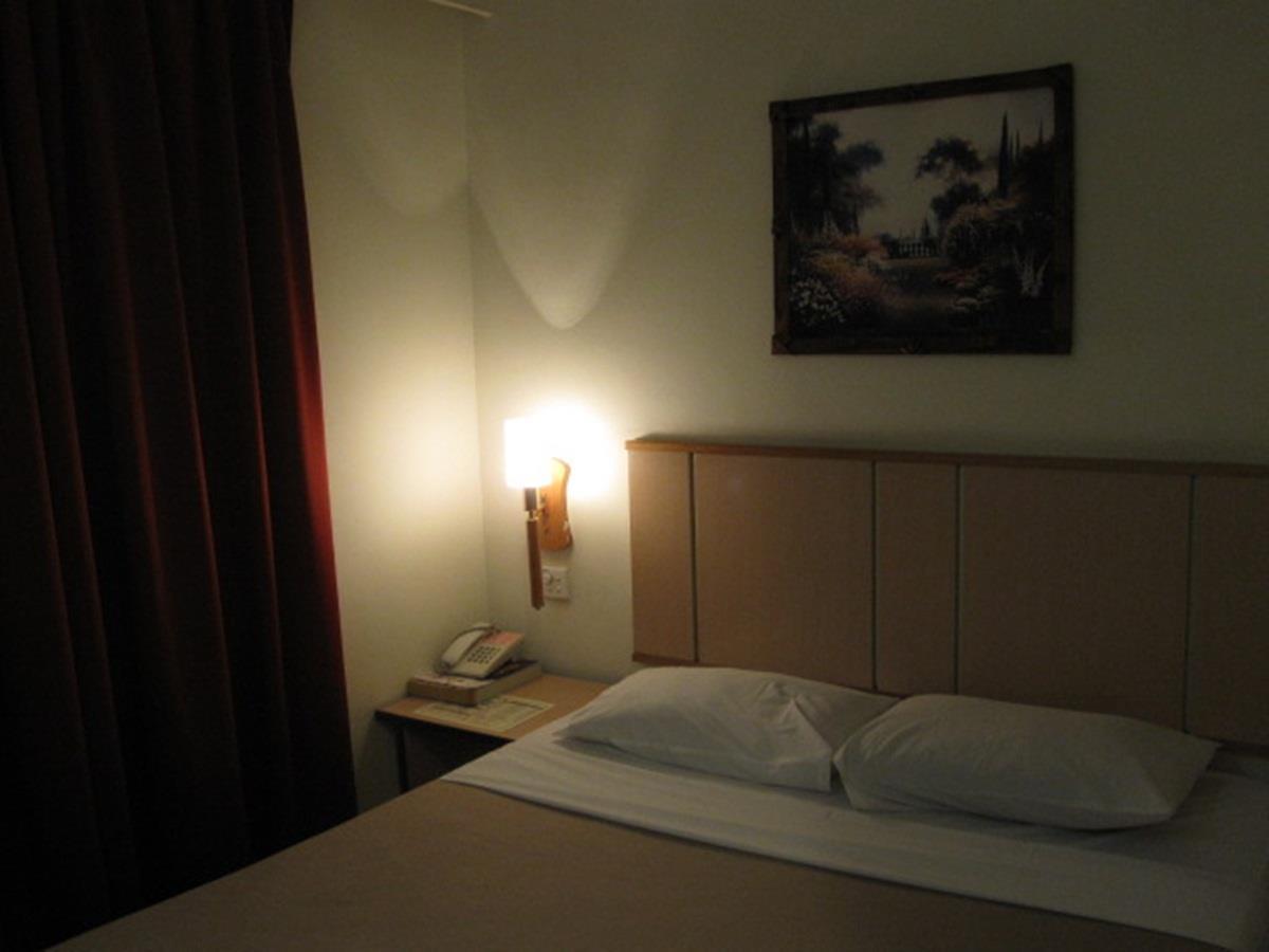 Hotel Sri Sutra - Sungai Buloh Petaling Jaya Bagian luar foto